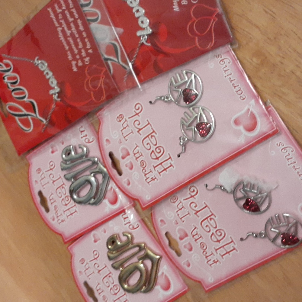 Bundle of 6 Valentine's Day Jewelry Items AA124